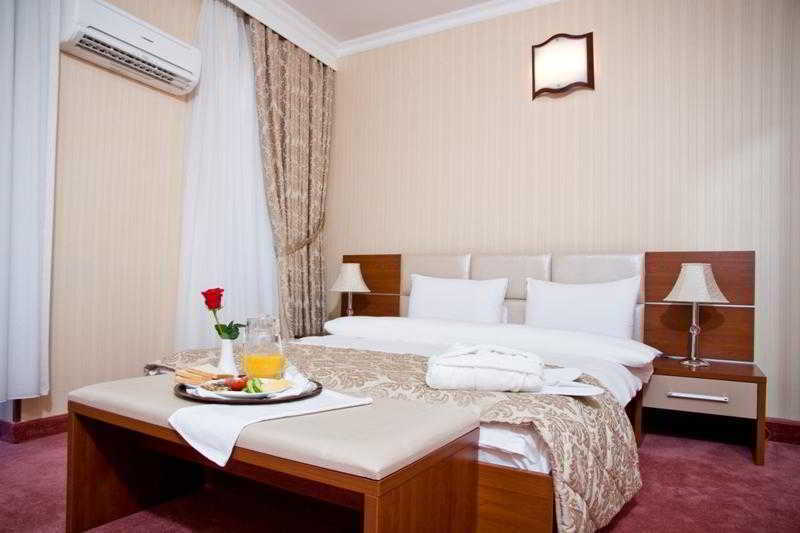 City Palace Hotel Baku Extérieur photo